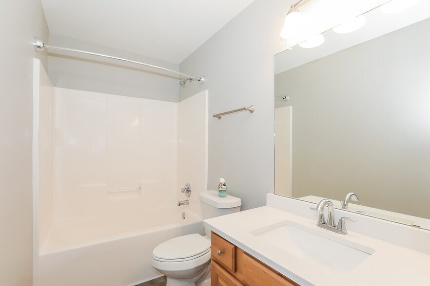 Building Photo - 1230 St James Pl