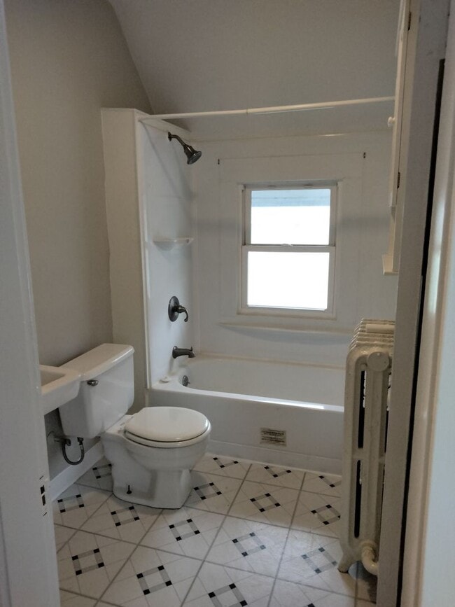 Building Photo - 327 8th St NW