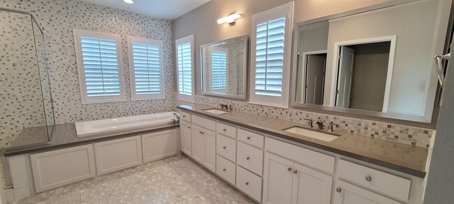 Building Photo - Gorgeous 4 Bedroom Model Home in the Cannery