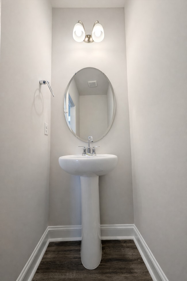 Building Photo - **6 Month Lease**New Construction -Hendersonville Townhome