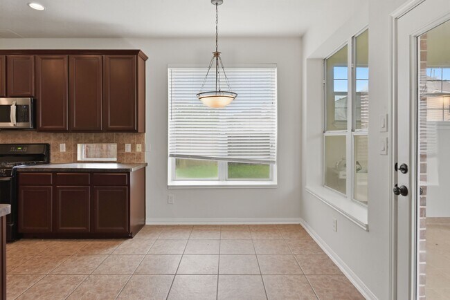 Building Photo - 7519 Chathan Glen Ln