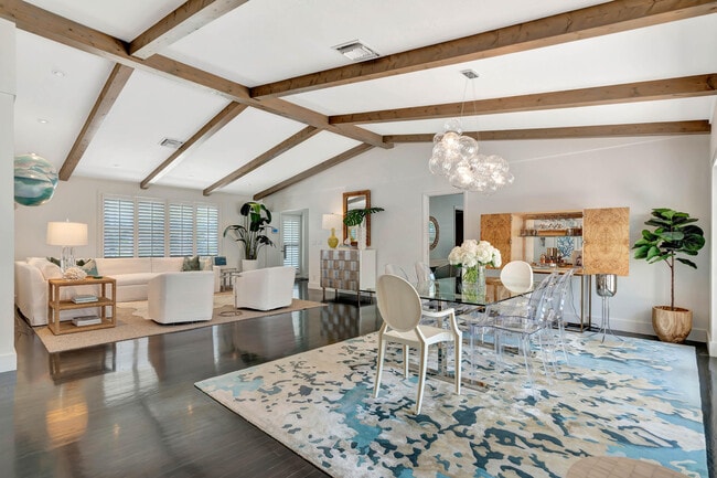 Building Photo - 136 Worth Ct S