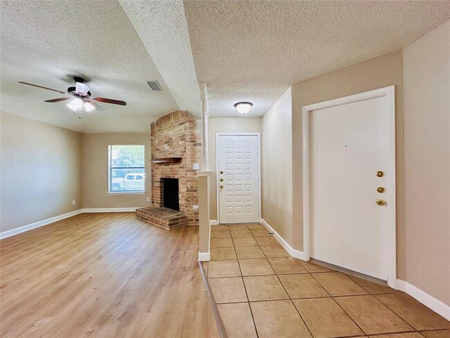 Building Photo - 12300 Deer Falls Dr