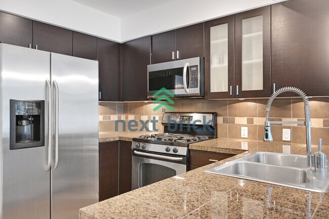 Building Photo - 1 Bedroom | 1 Bathroom | Southeast-Facing High-Floor Condo in Denny Triangle