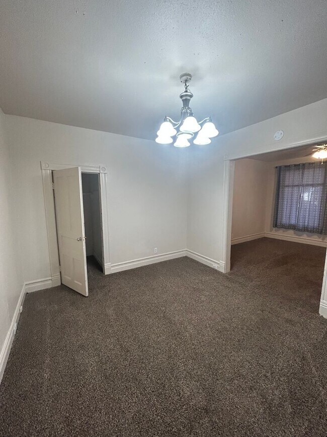 Building Photo - 402 W Mercury St