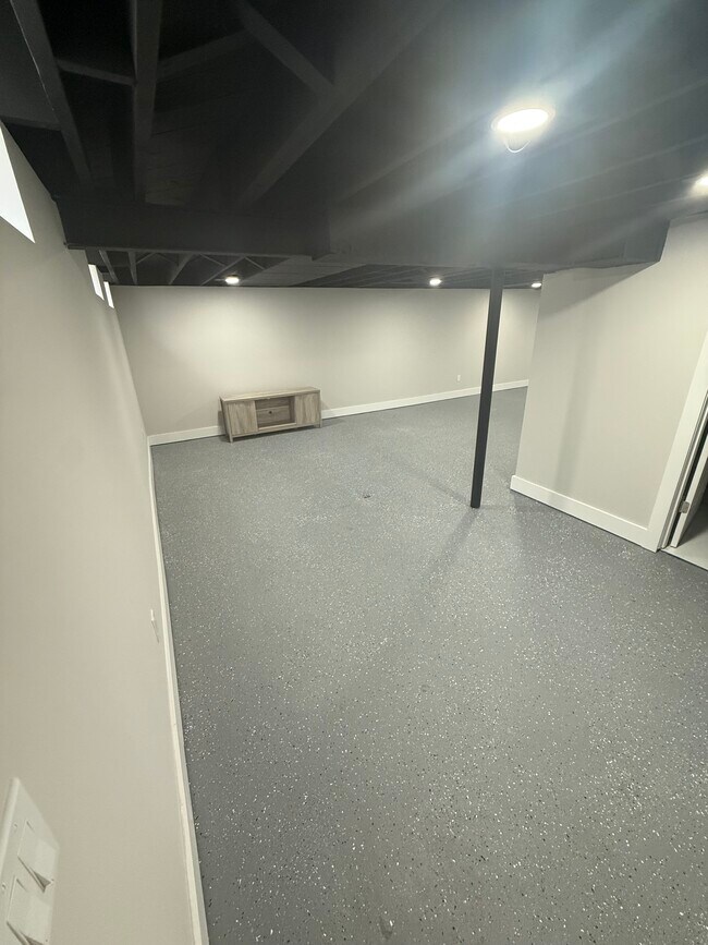 Building Photo - 32547 Birkshire St
