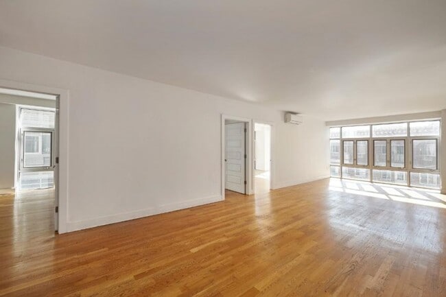 Building Photo - 2 bedroom in ELMHURST NY 11373