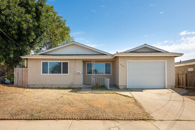 Primary Photo - Single family home for rent 4bed/2bath! Mo...