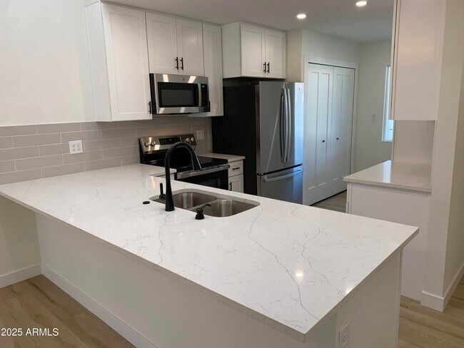 Building Photo - 7721 E Sandalwood Dr