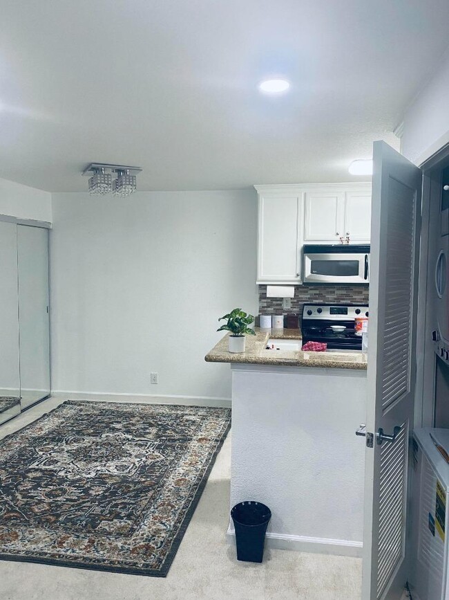 Building Photo - 2695 Somerset Park Cir