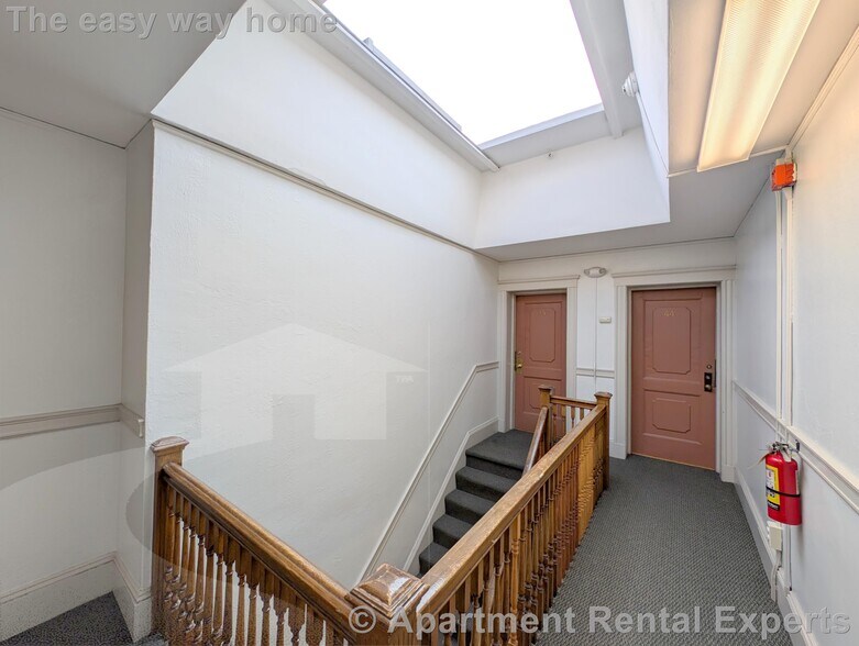 Building Photo - 6 Craigie Cir