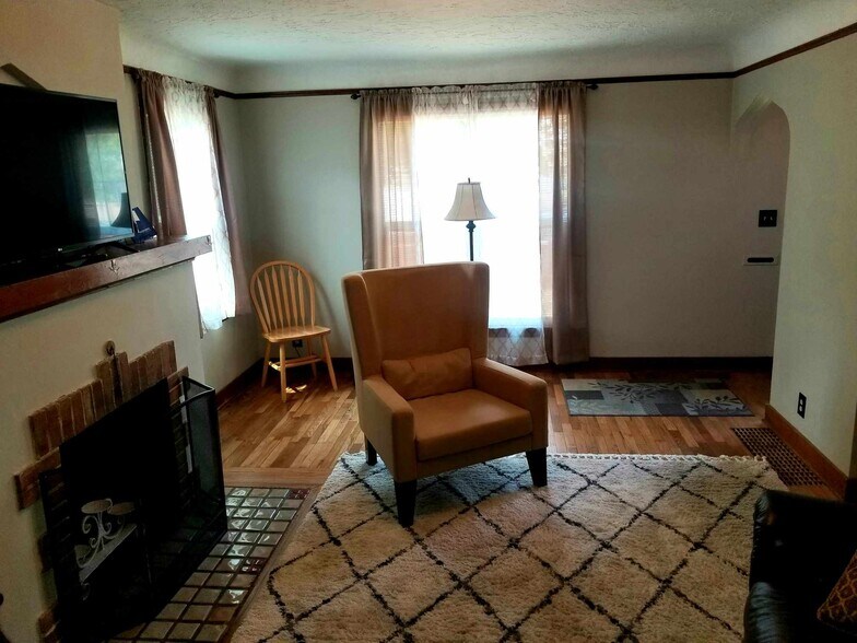 living room - 1730 18th St NE