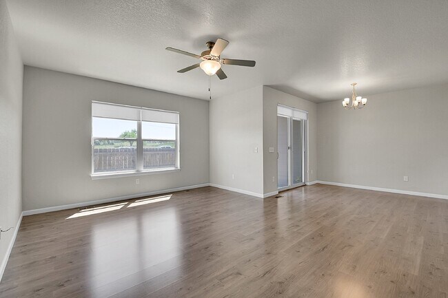 Building Photo - $2,895.00 - 4 Bedrooms, 2 Bathroom, Single...