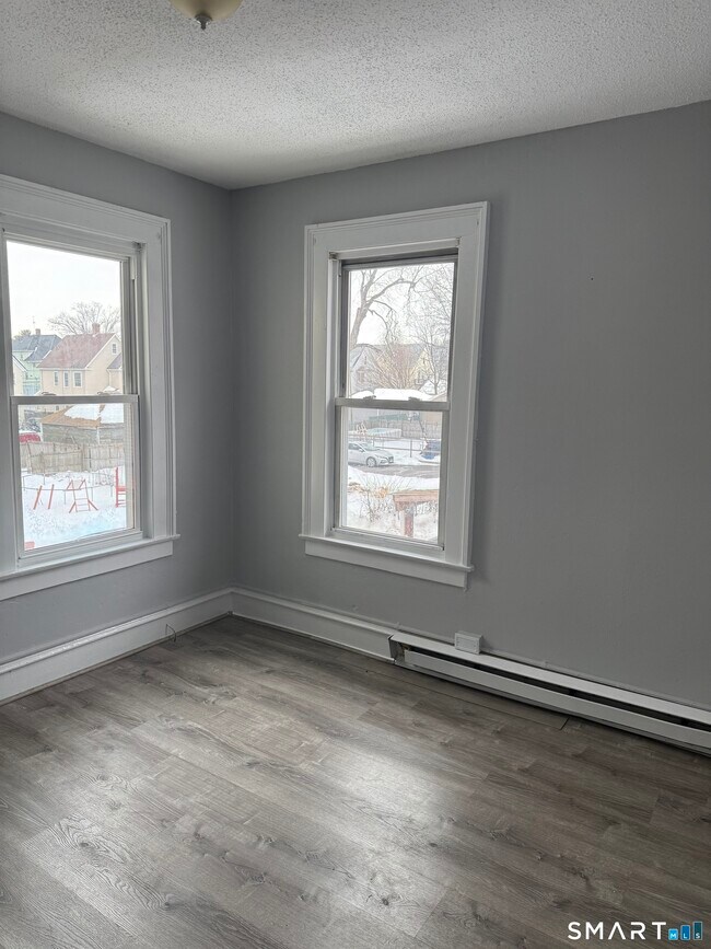 Building Photo - 165 Adelaide St