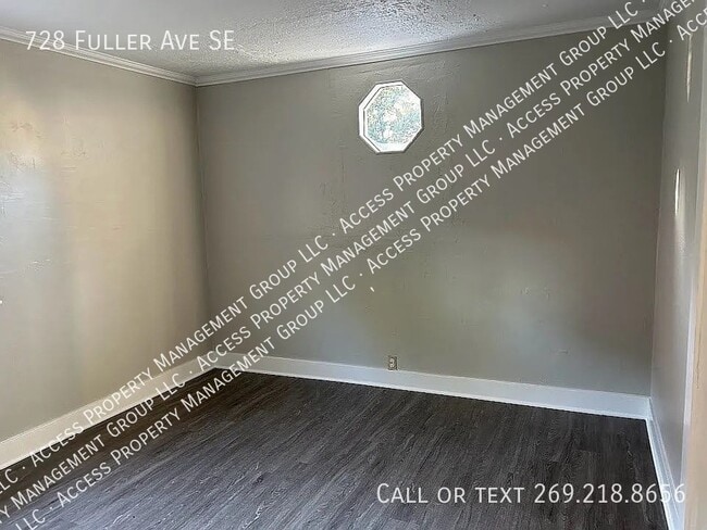 Building Photo - 728 Fuller Ave SE