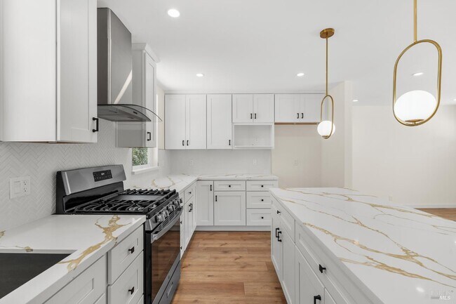 Building Photo - 8 Corte Dorado