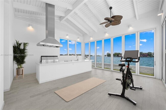 Building Photo - 205 N Hibiscus Dr
