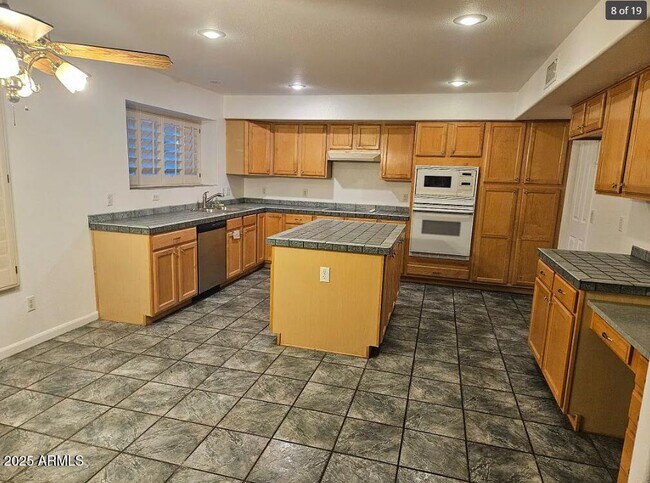 Building Photo - 7834 W Kerry Ln