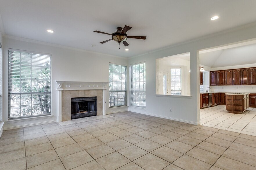 Building Photo - 2021 Broadleaf Dr