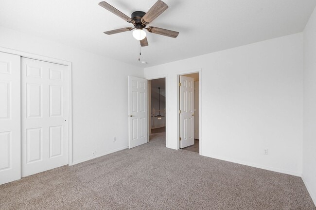 Building Photo - Relaxing townhome in Monument Villas