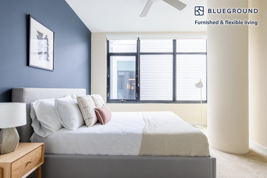 Building Photo - 690 Long Bridge St