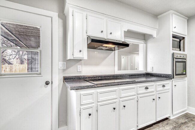 Building Photo - 1308 Hardwood Ln