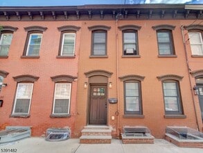 Building Photo - 16 Eagles St