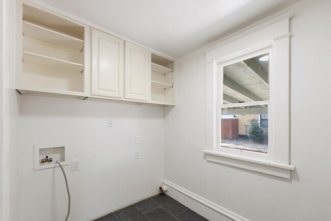 Building Photo - 1113 W Montgomery Ave