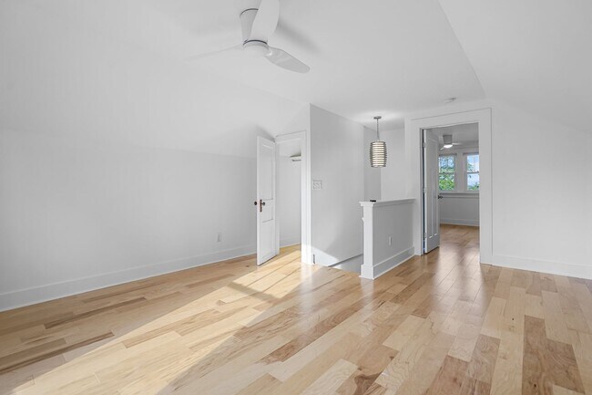 Building Photo - 520 Elgin St