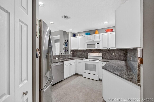 Building Photo - 12418 Crystal Pointe Dr