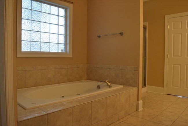 Building Photo - 5 Bed, 3.5 Bath in Columbia County!
