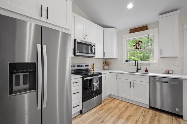 Building Photo - 71 Lafavre Ln