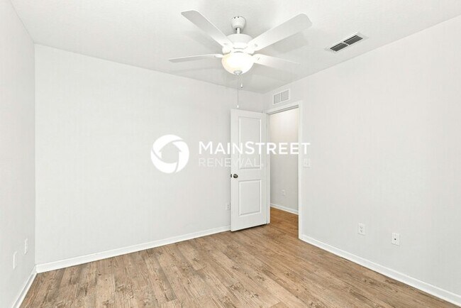 Building Photo - 3 Bedroom Pet-Friendly Home in Jacksonville, FL with Main Street Renewal