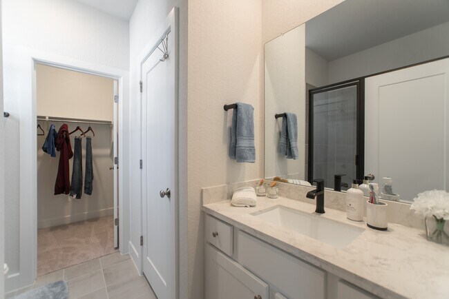 Building Photo - 71 Perennial Cyn Dr