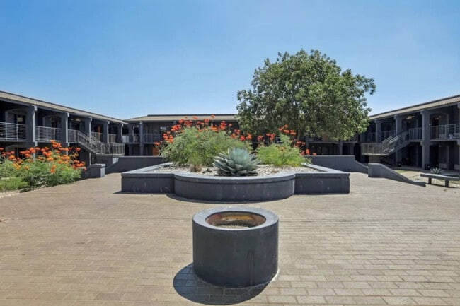 Building Photo - 824 Camino La Costa