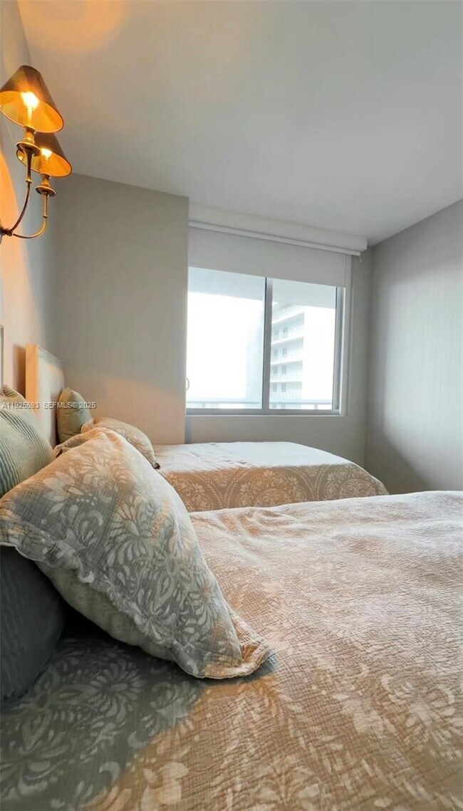 Building Photo - 16385 Biscayne Blvd