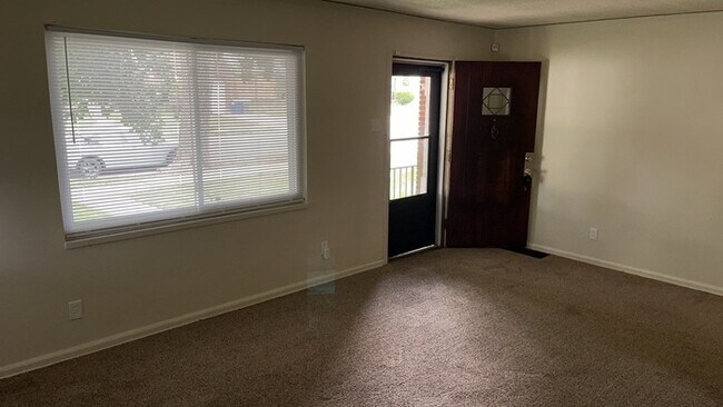 Building Photo - 1076 Sherwood Dr