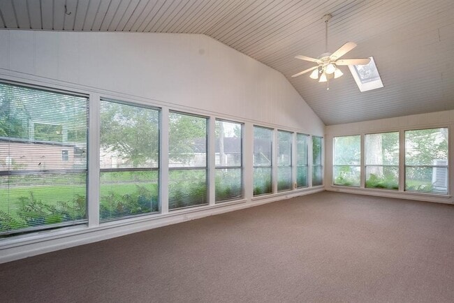 Building Photo - 810 Borden St