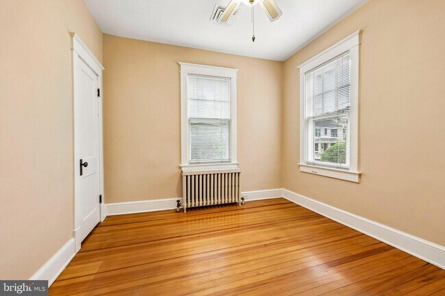 Building Photo - 526 N Ivy St