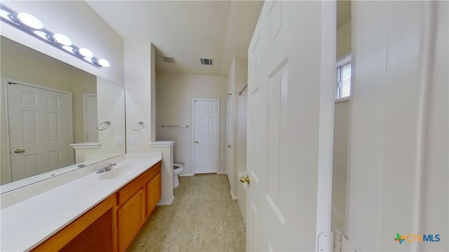 Building Photo - 1105 Burgess Dr