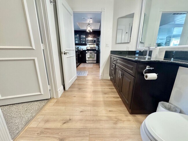 Building Photo - Great opportunity condo in a highly desirable central Las Vegas location