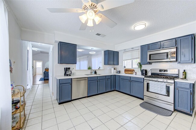 Building Photo - 3927 Summit Valley Dr