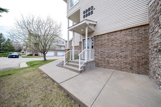 Building Photo - 6988 S Park Dr