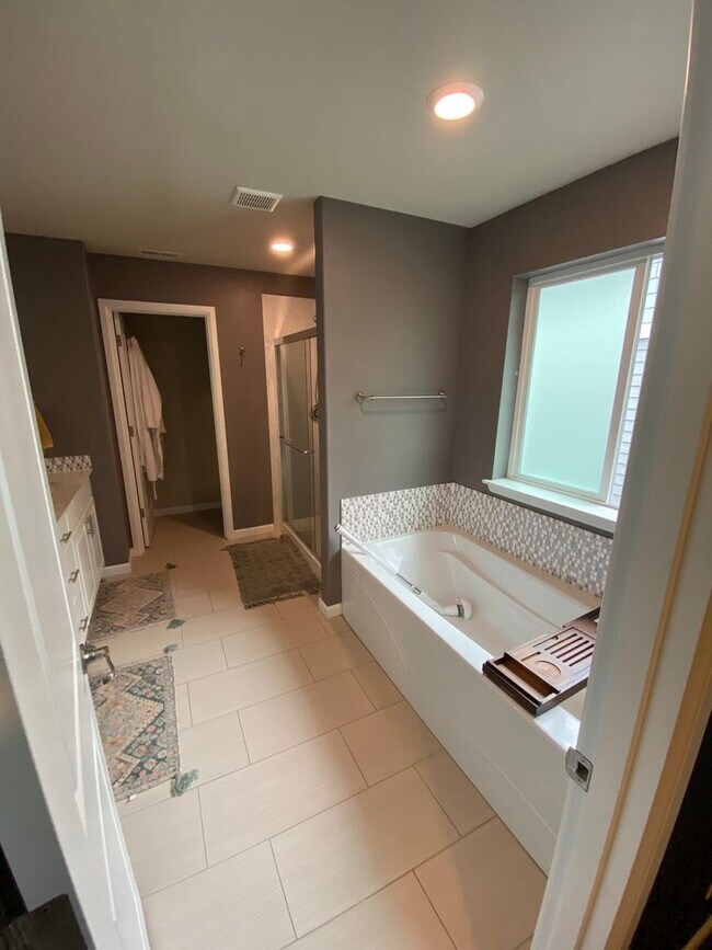 Building Photo - 4bd/3ba House in Tehaleh