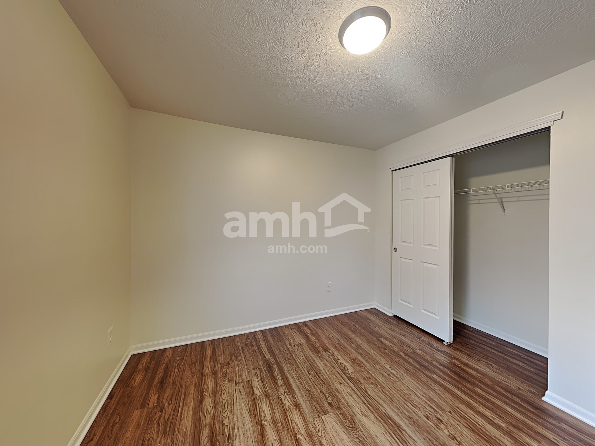 Building Photo - 7888 Edgewater Dr