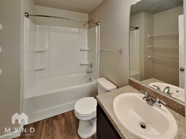 Building Photo - 743 The Heights Ln