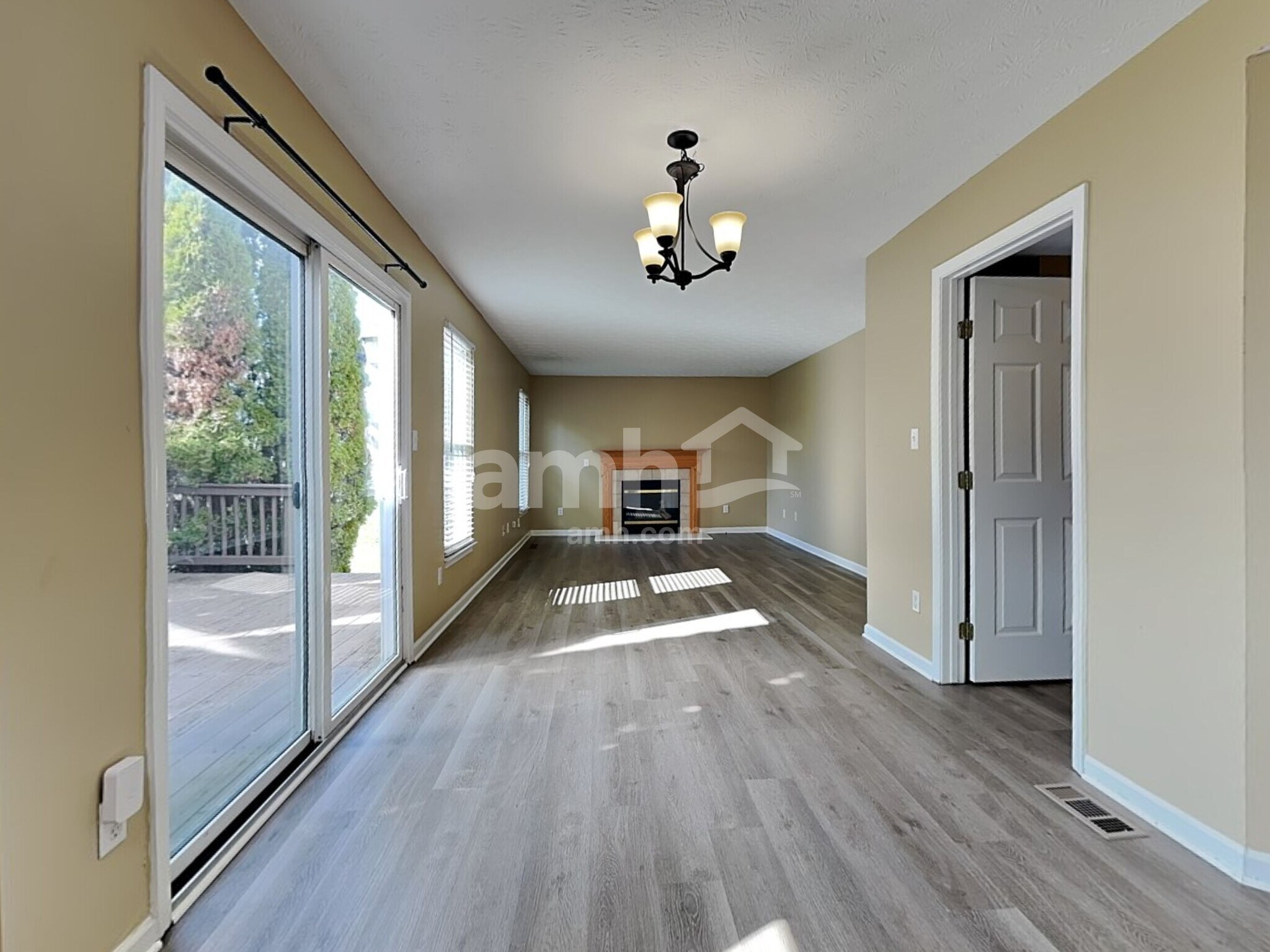 Building Photo - 1441 Scenic River Dr