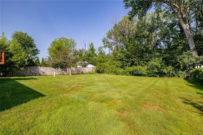 Building Photo - 9 Tree Line Dr