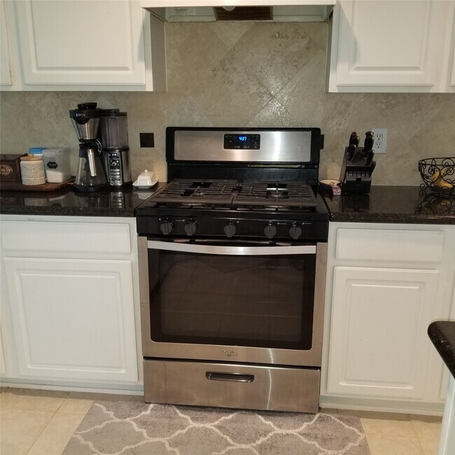 Building Photo - 8906 Aberdeen Park Dr