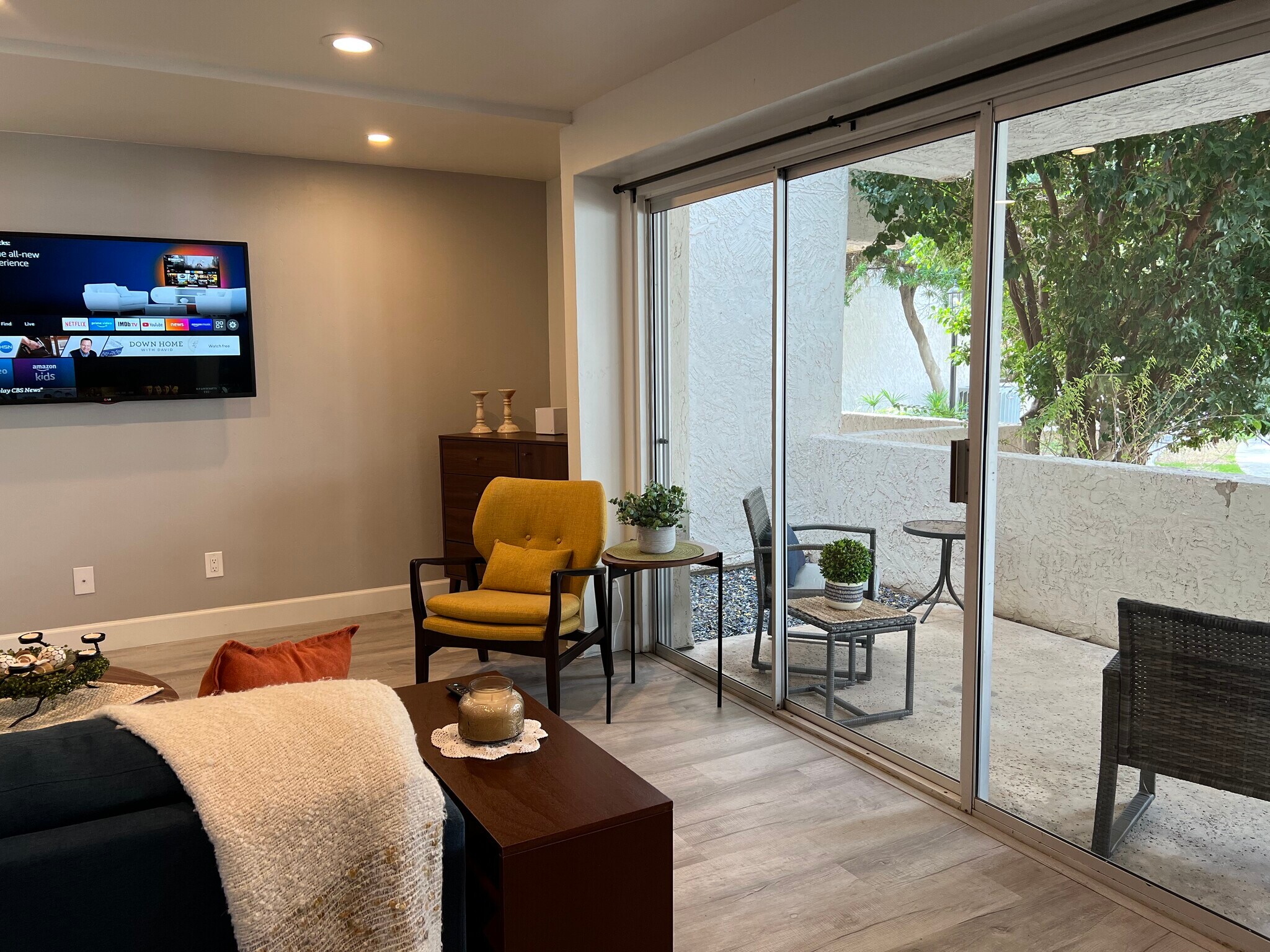 Building Photo - 1143 E Sandpiper Dr